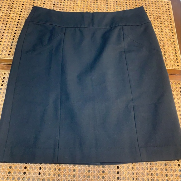 Banana Republic basic gray skirt , like new - Picture 7 of 13